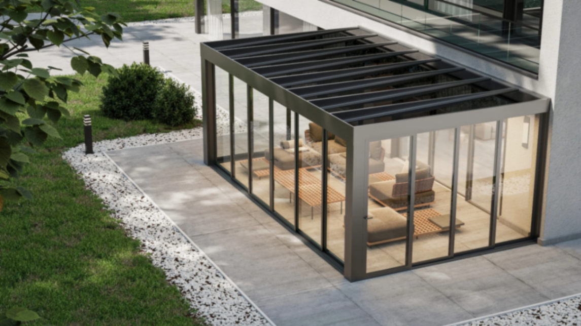 BQB-Veranda mit Glasschiebewänden an modernem Haus