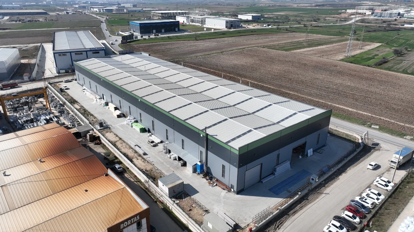 Produktionshalle mit Aluminiumprofilen