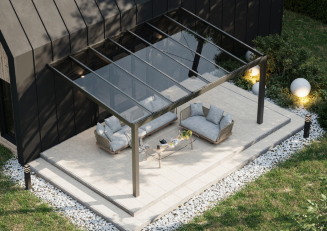 Aluminium-Terrassenüberdachung mit Glasdach von oben